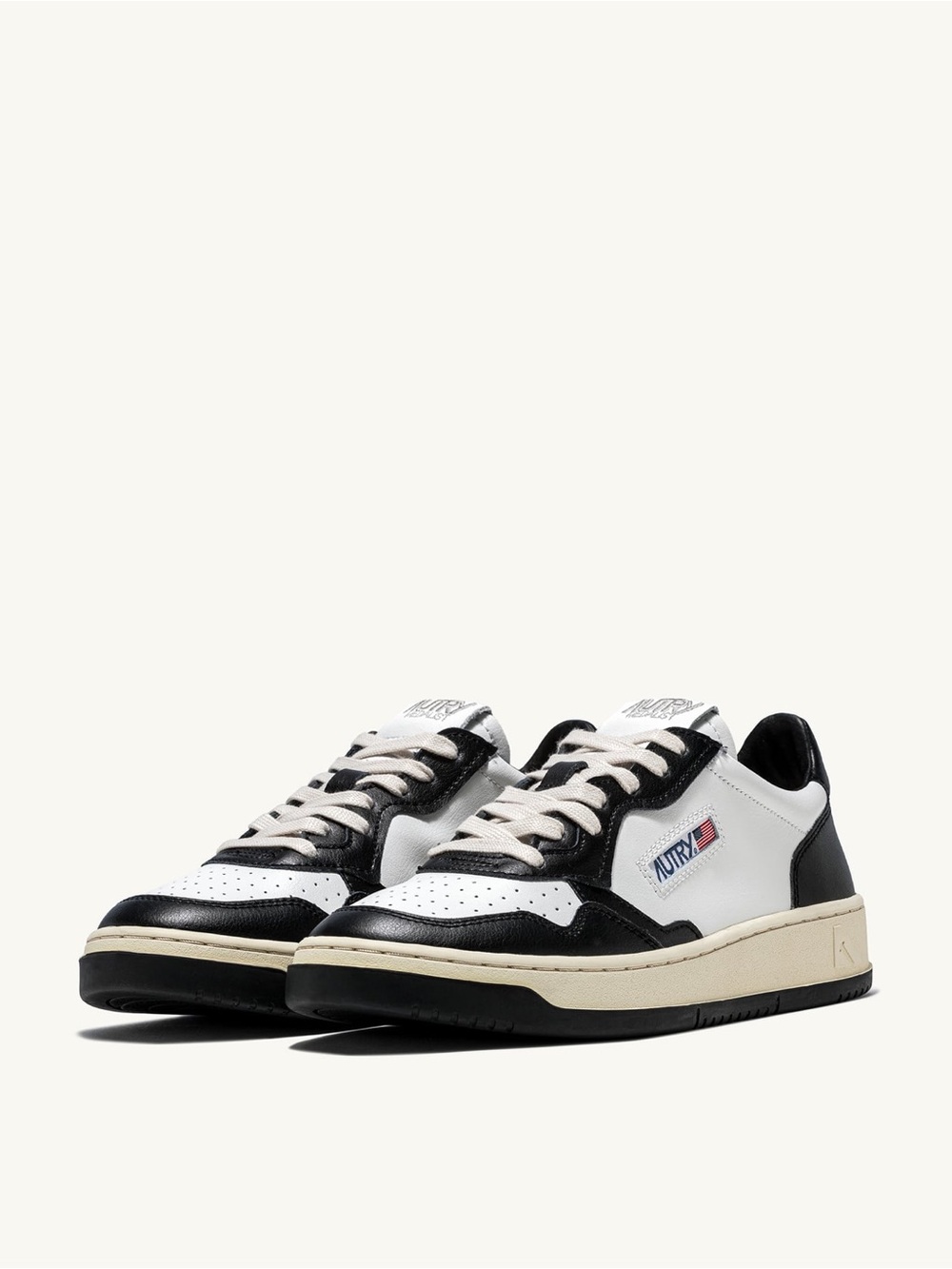 Autry medalist low bicolor leather sneakers black & white sz 37 ex cond